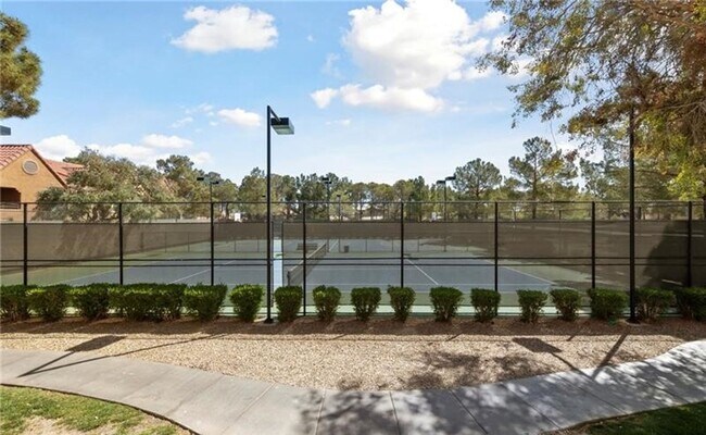 Building Photo - Upgraded 2 bedroom condo in guard gated co...