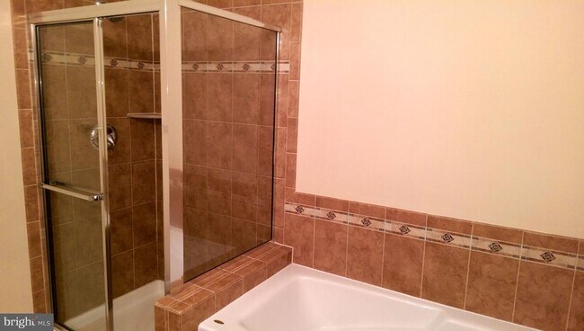 Building Photo - 19263 Winmeade Dr