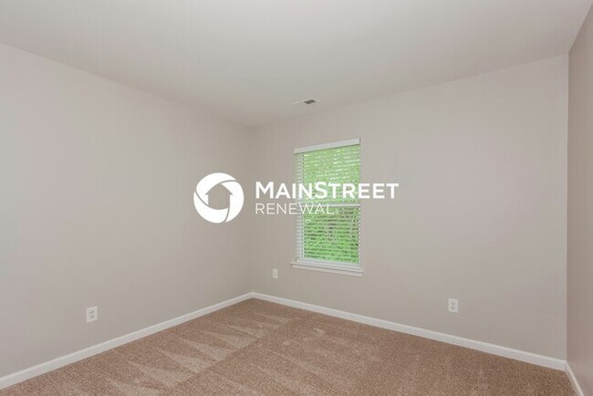 Building Photo - 3 Bedroom Pet-Friendly Home in Charlotte, NC with Main Street Renewal