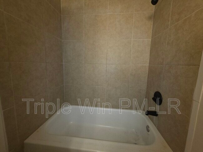 Building Photo - 5505 Crescent Dr