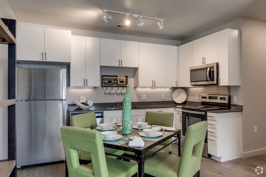 1BR, 1BA - 680SF - The Emerson
