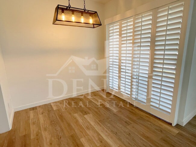 Building Photo - 3242 E Camelback Rd