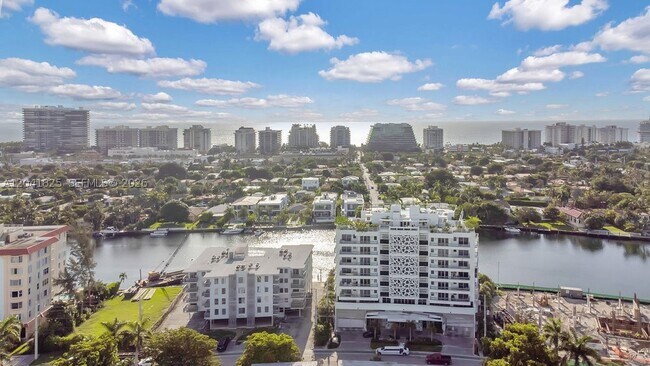 Building Photo - 9261 E Bay Harbor Dr