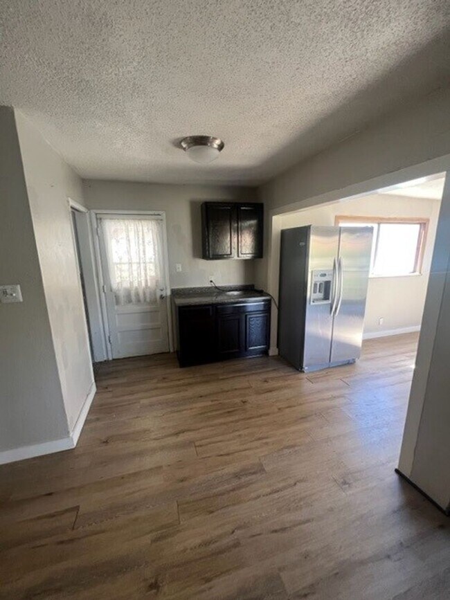 Building Photo - Adorable 3 bed/1.5 bath house with yard