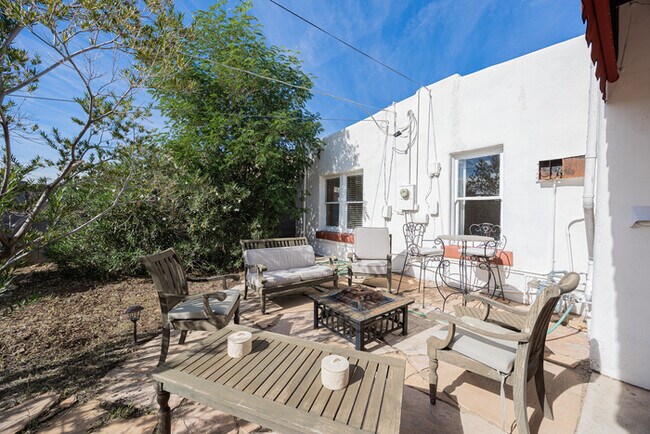 Building Photo - 1617 E Willetta St