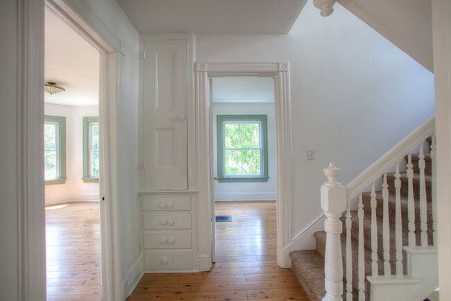 Building Photo - 82 Elm St