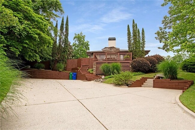 Building Photo - 994 Citadel Dr NE