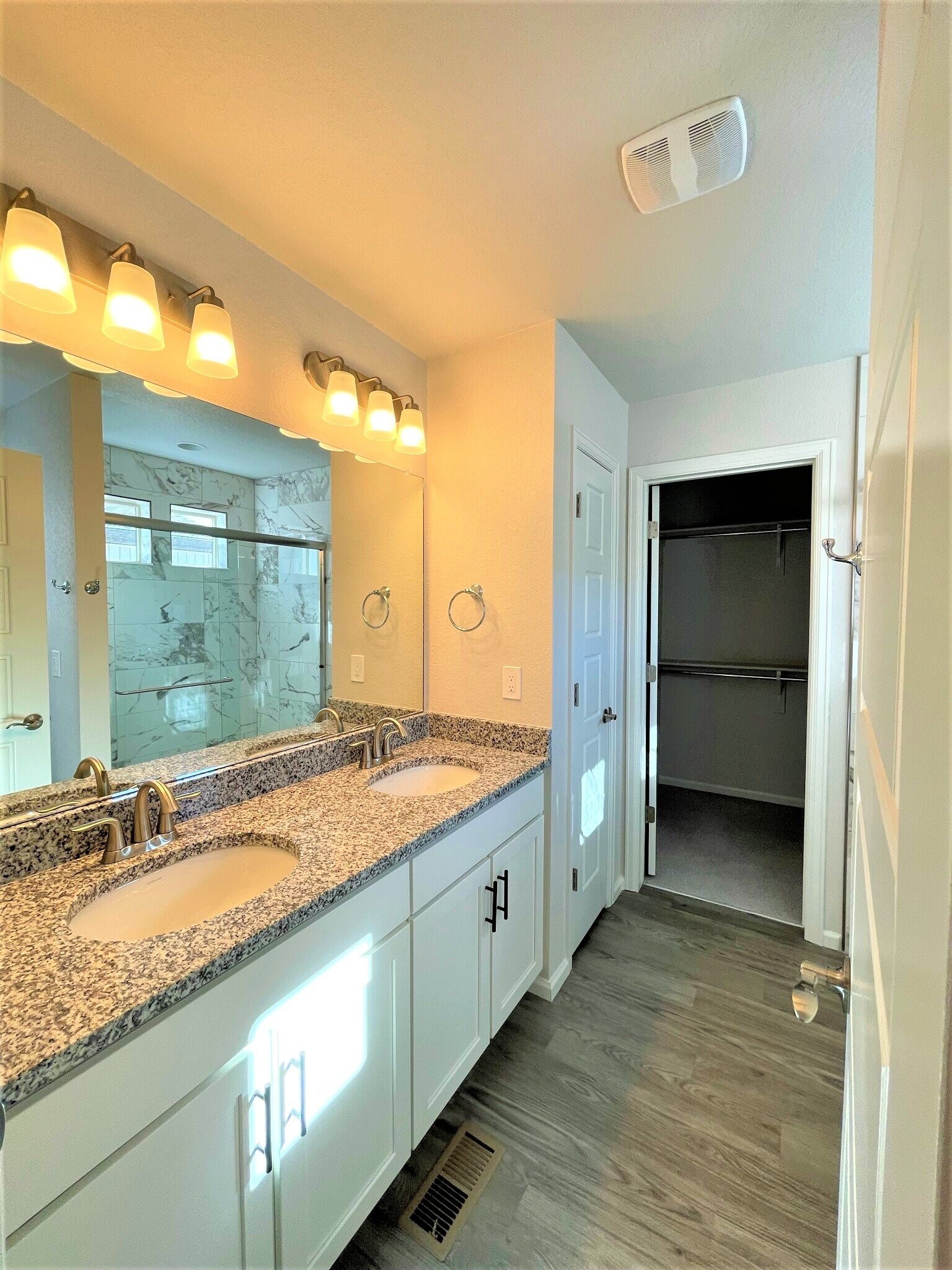 Building Photo - 6036 Callan Dr