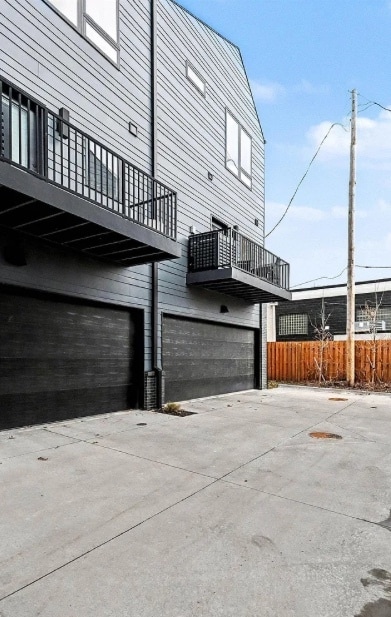 Building Photo - 5302 Elmwood Plz