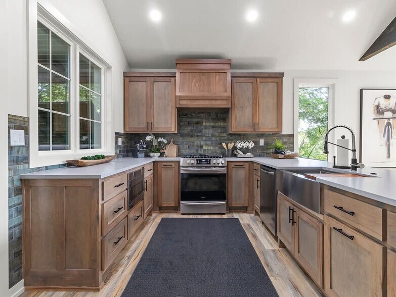 Building Photo - 2104 Almand Dr