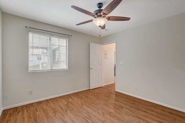 Building Photo - 6812 W Elm Creek Dr