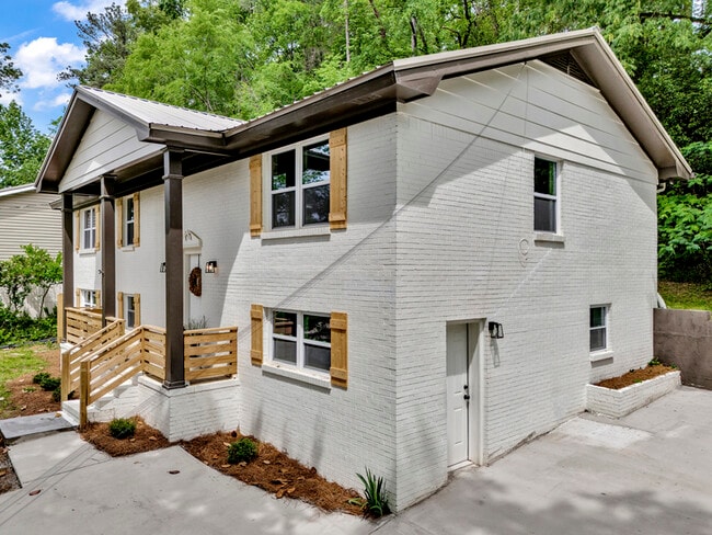 Building Photo - 917 S Forrest Dr