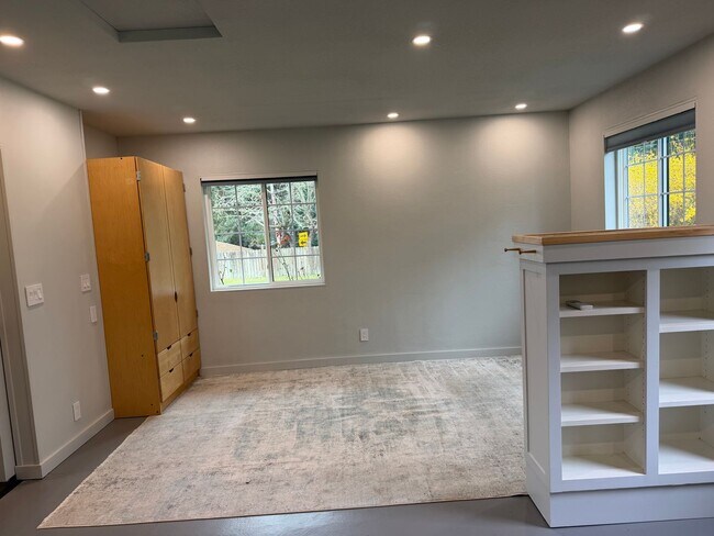 Building Photo - Updated and Stylish Studio Includes Utilities!