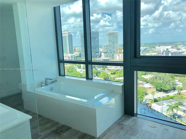 Building Photo - 650 NE 32nd St