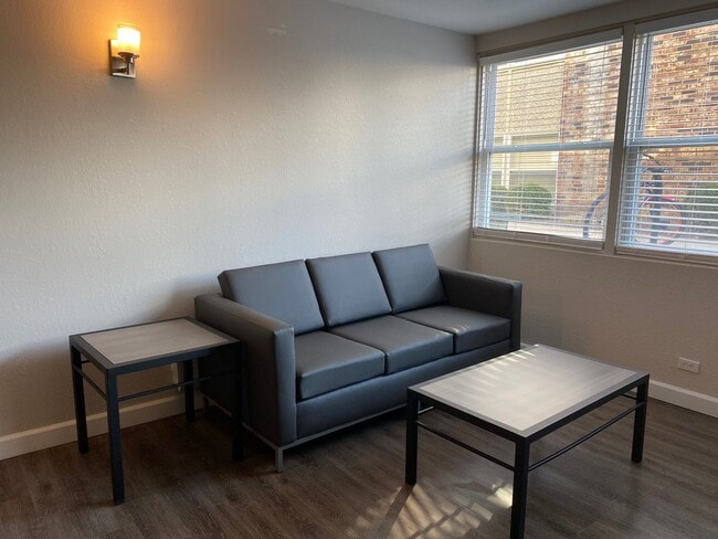 Interior Photo - 510 Stoughton