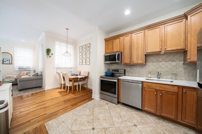 Building Photo - 264 9th St