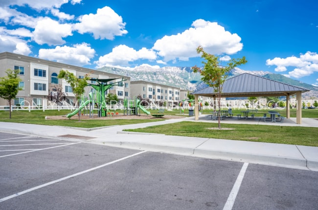 Building Photo - 722 E 500 S