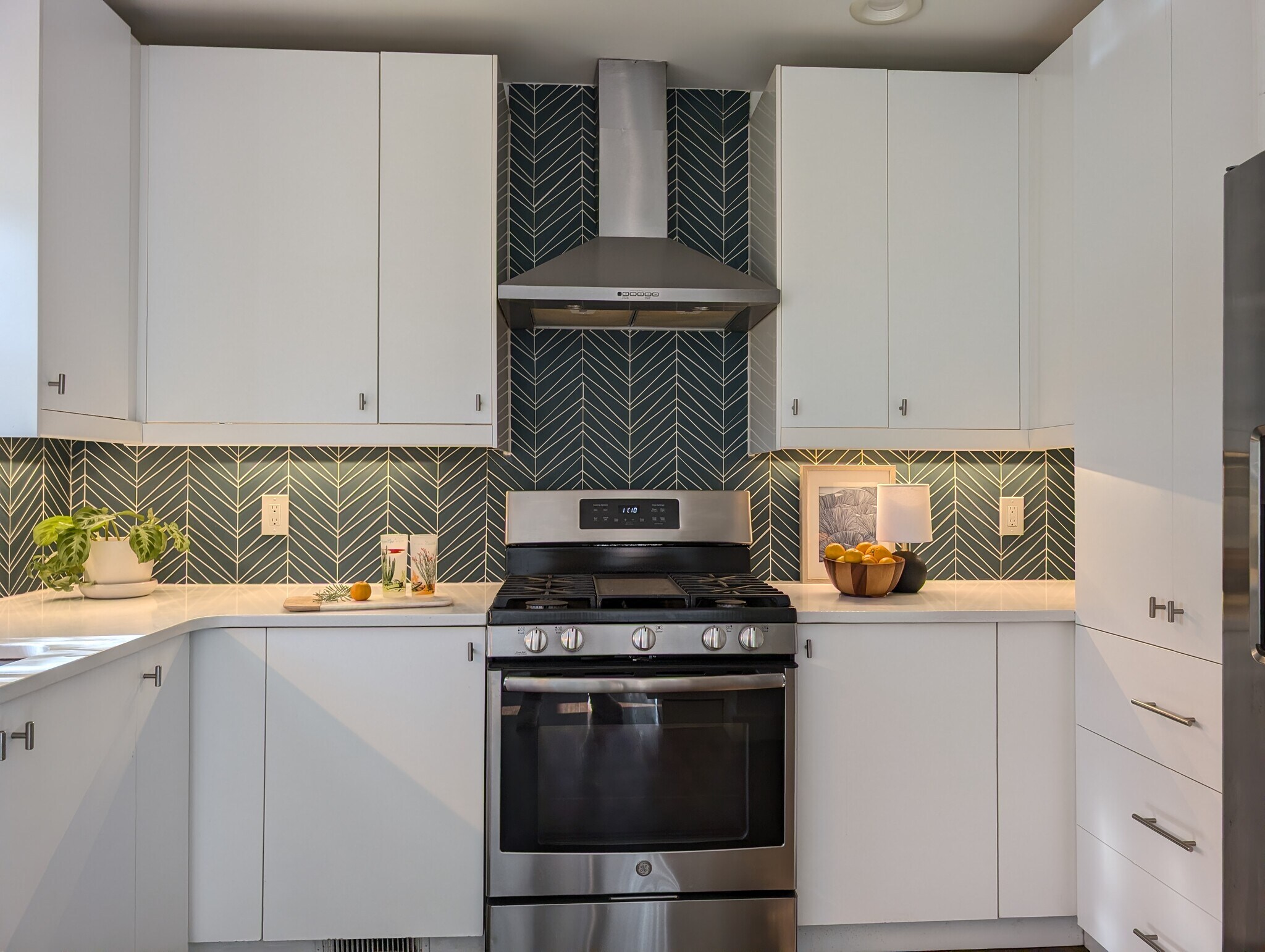 Kitchen - 1096 Oakfield Dr SE