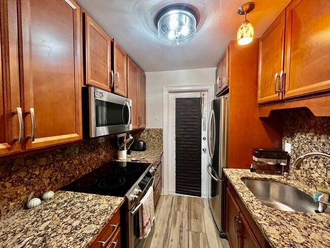 Building Photo - 3600 N Ocean Dr
