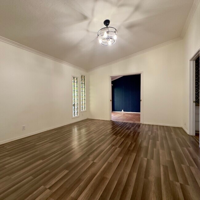 Building Photo - 40064 Silktree Ct