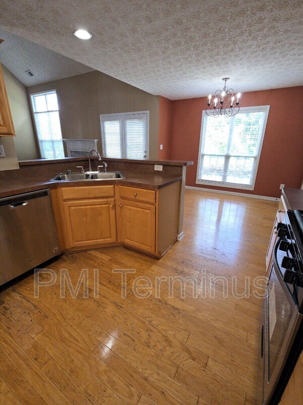 Building Photo - 6122 Farmwood Way SE