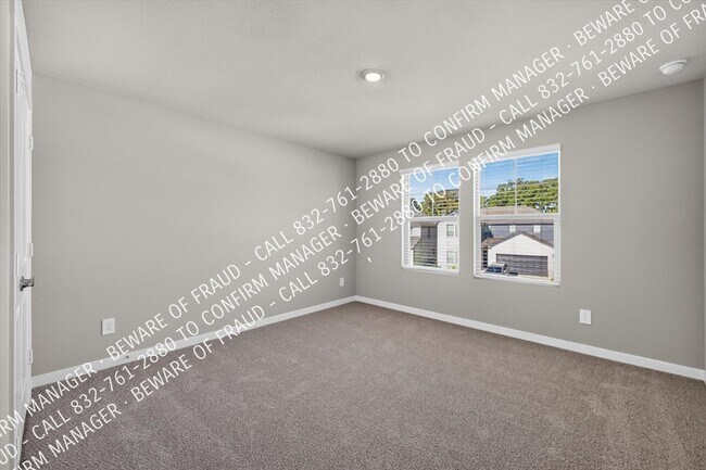 Building Photo - 2405 Nicole Dr