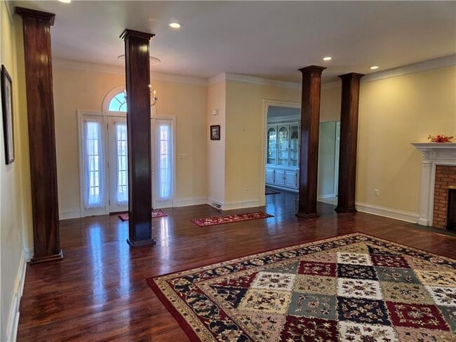 Building Photo - 111 Saddle Brook Cir