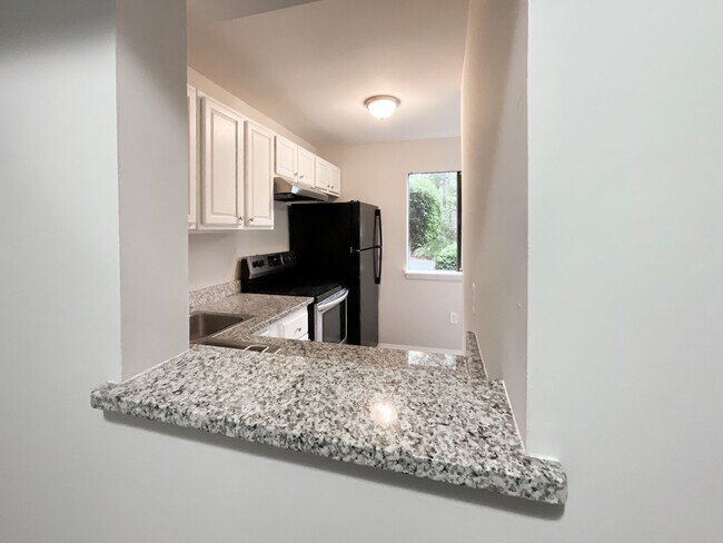 Building Photo - COMING SOON! Charming 2-Bed, 1.5-Bath Retr...