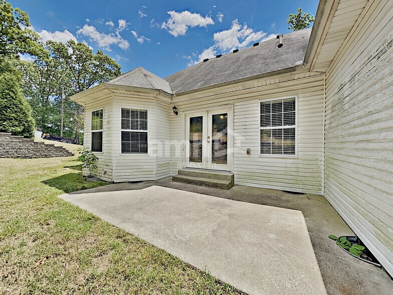 Building Photo - 1001 High Ridge Dr N