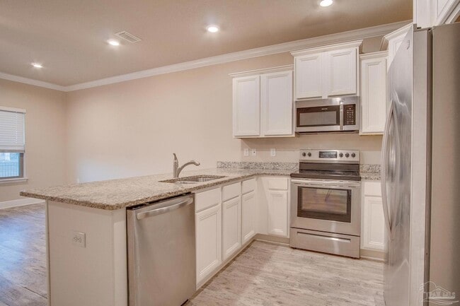 Building Photo - 310 S F St