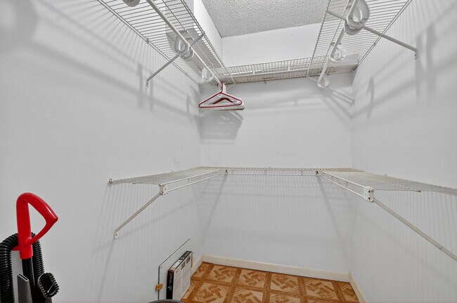 Building Photo - 1810 New Palm Way