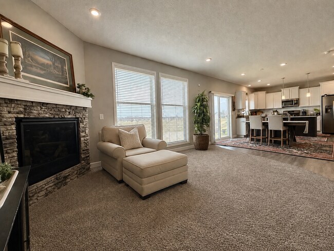 Building Photo - Gorgeous 4BR/2.5BA Rogers Home Available 8/1!