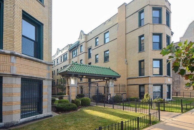 Building Photo - 2334.5 N Spaulding Ave