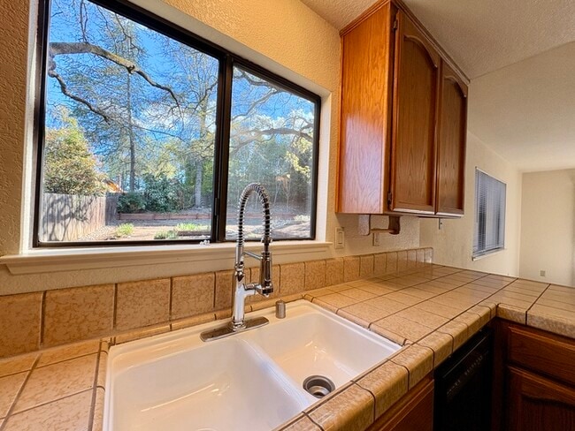 Building Photo - Beautiful Well Kept 3 bedroom for Rent - Folsom