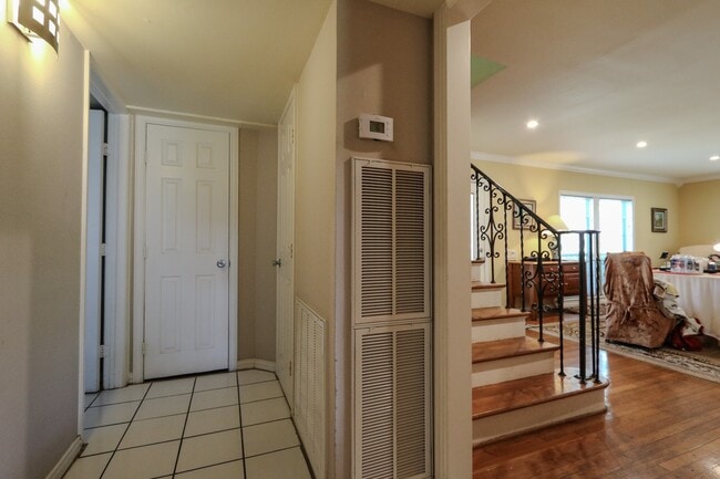 Building Photo - 4615 University Oaks Blvd