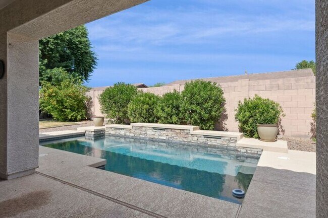 Building Photo - Beautiful 4 bedroom three bath home!