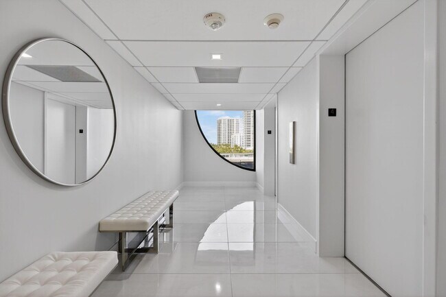 Building Photo - 3400 N Ocean Dr