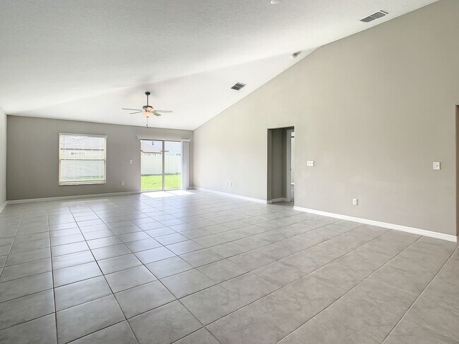 Building Photo - Beautiful 4 bedroom 2.5 bathroom Single Family House! Like new!