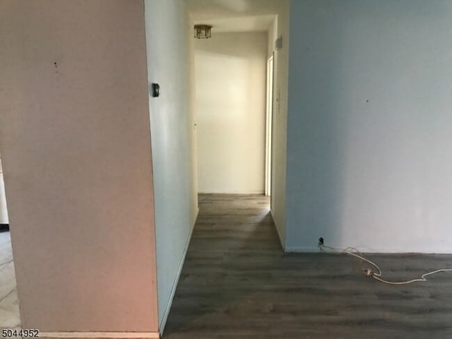Building Photo - 1138 Valley Rd