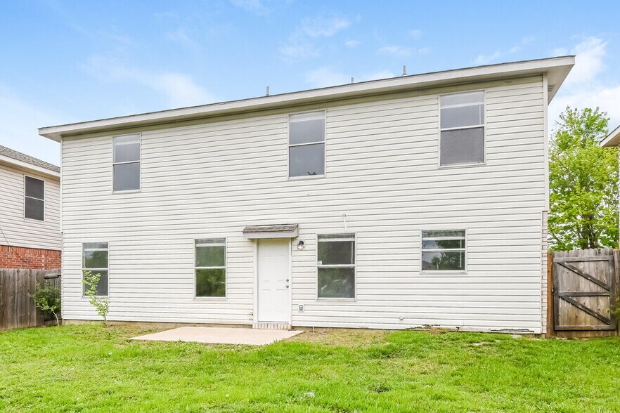 Building Photo - 4329 Meadowknoll Dr