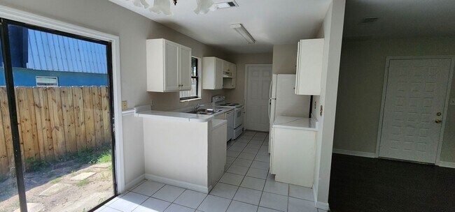 Building Photo - 3/2 1 car garage in Vero Beach