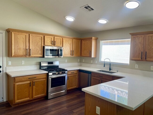 Building Photo - BEAUTIFUL SINGLE STORY HOME IN GATED COMMUNITY OF STALLION MOUNTAIN