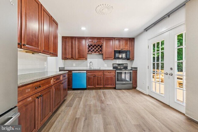 Building Photo - 8326 Briar Creek Dr