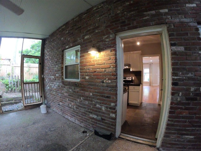 Building Photo - 1235 Linden Pl