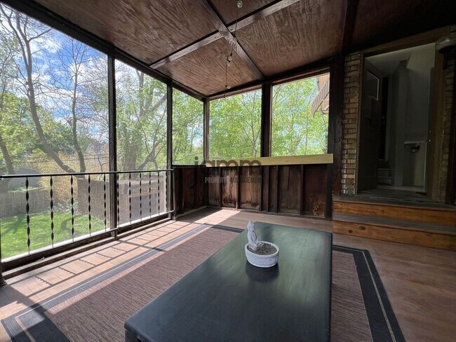 Building Photo - 3232 Clarendon Rd