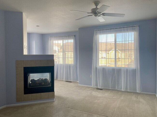 Building Photo - 2 Bedroom 2 1/2 Bath with Gorgeous Views