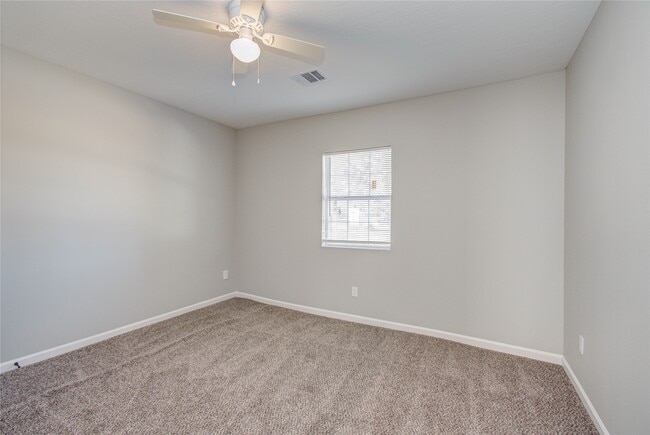 Building Photo - 9414 Lanewood Dr