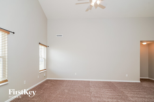 Building Photo - 1623 Woodside Cir