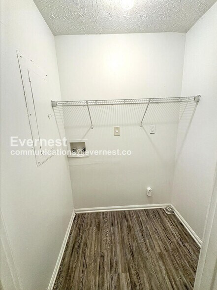 Building Photo - 10085 Brass Ring Rd