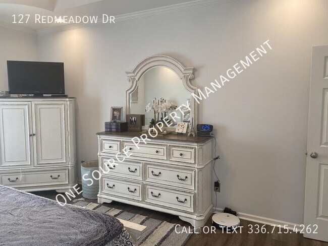 Building Photo - 127 Redmeadow Dr